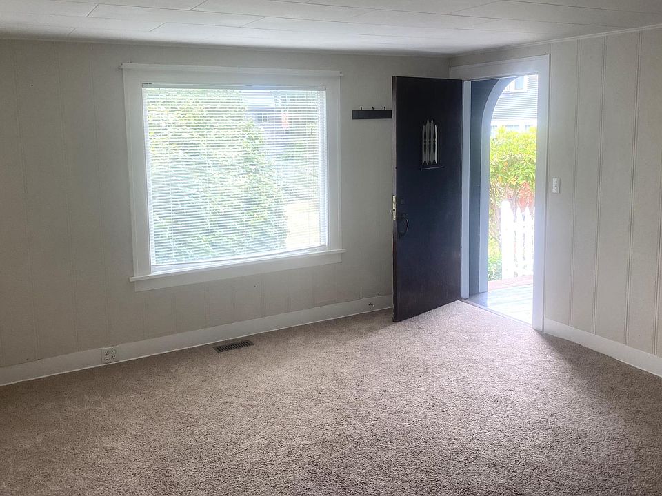 1st image of 2515 Grand Ave