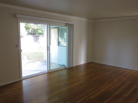 3rd image of 2058 Hoover Dr