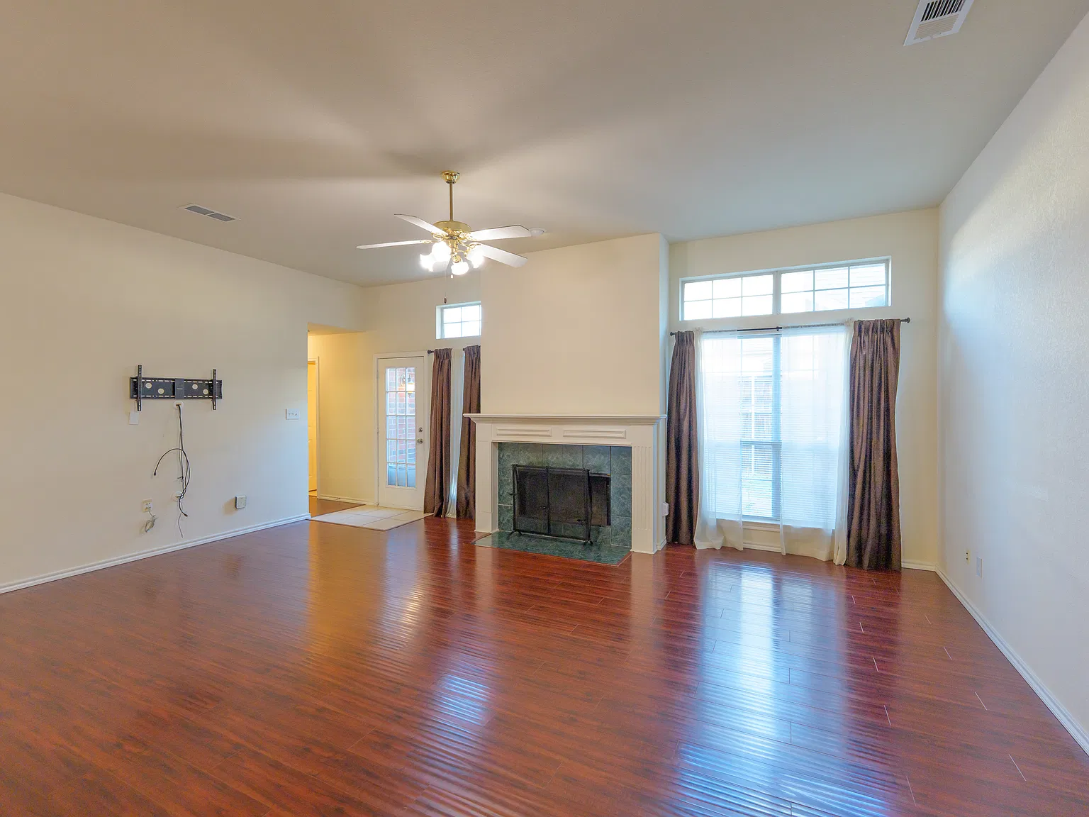 4 bed, 2191 sqft, $2,700 — Photo 3