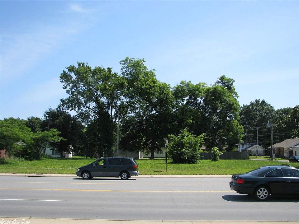 2nd image of 2402 E Broadway St