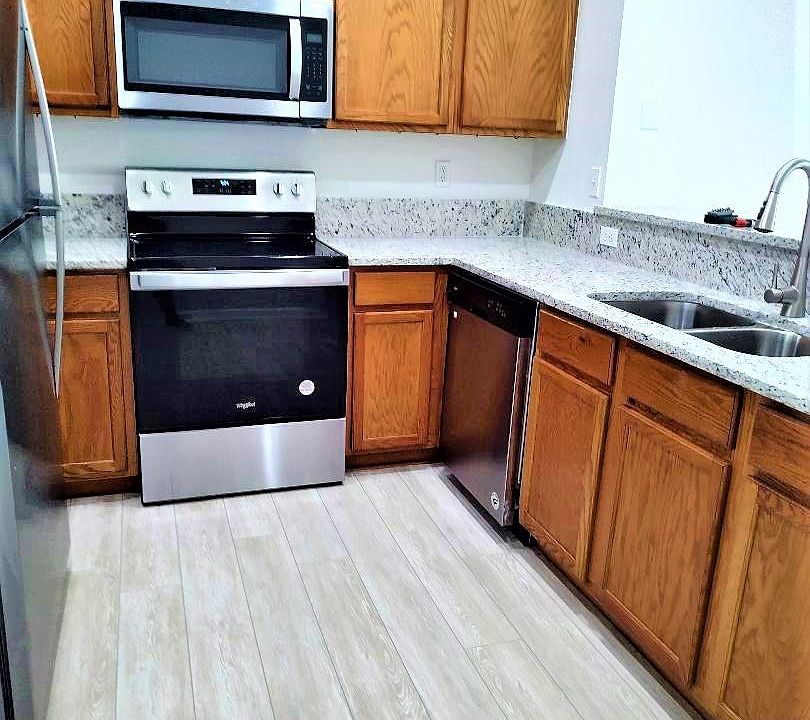 Kitchen view 2, ALL new granite, appliances, fixtures, lighting