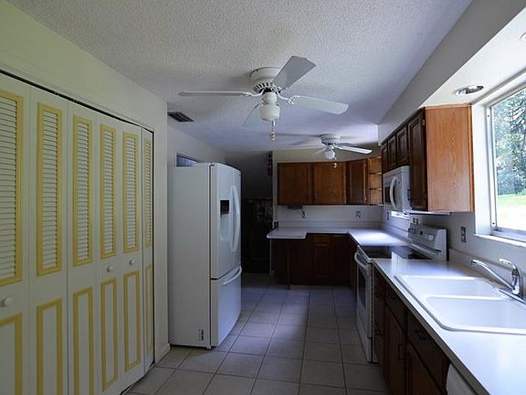 4th image of 10900 Crescent Ln
