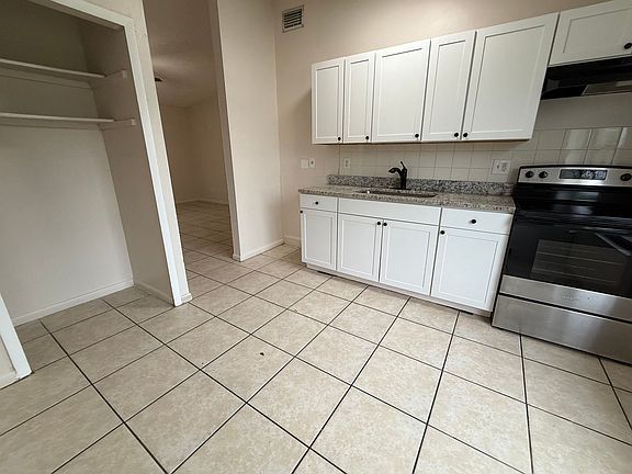 5th image of 3950 Lora St APT 204