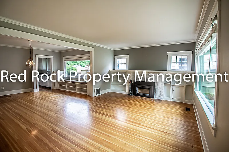 4 bed, 2.5 bath, 2932 sqft, $2,695 — Photo 2