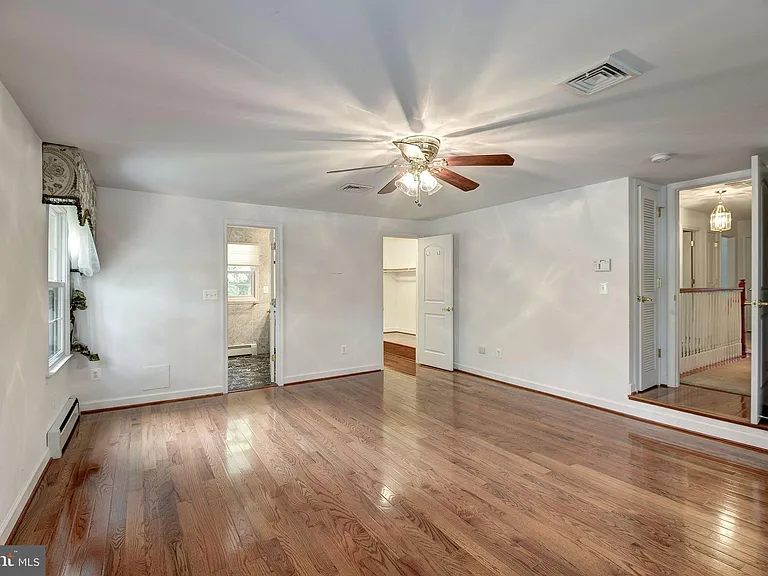 929 Woburn Ct — Photo 15