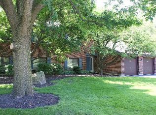 5381 Newport Dr #A, Lisle, IL