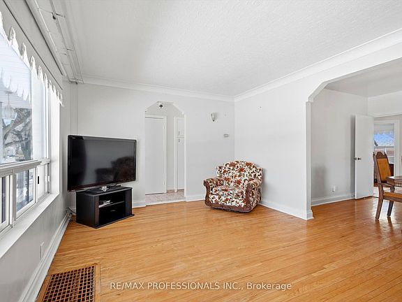 5th image of 54 Culnan Ave