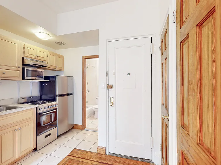 116 W 69th St #5B — Photo 15