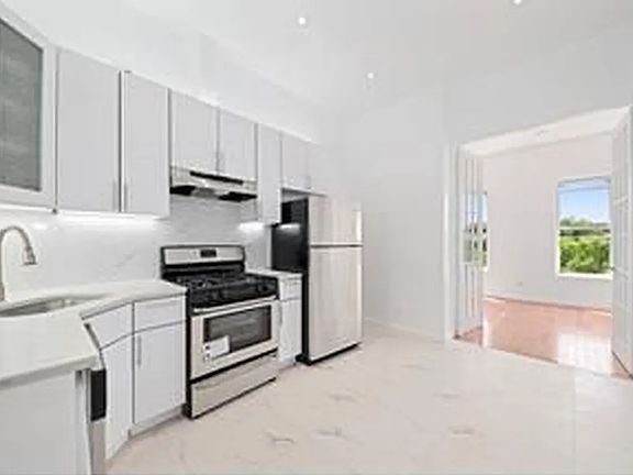 4th image of 578 Morgan Ave APT 4
