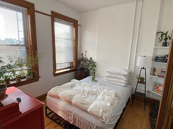 3rd image of 421 W Belden Ave #42