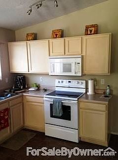 Kitchen
						:
						Comfortable open kitchen