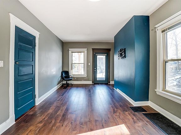 4th image of 2543 Cleinview Ave #1