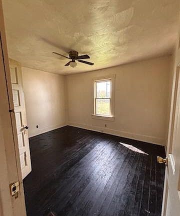 3rd image of 1305 E Lawrence St