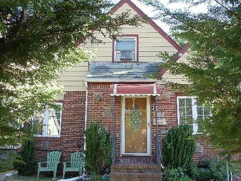 1st image of 72 Wellington St
