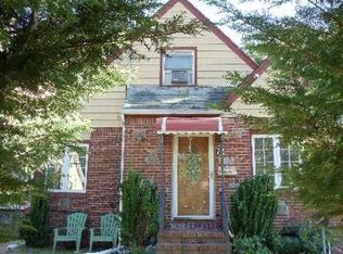 72 Wellington St, Hempstead, NY 11550