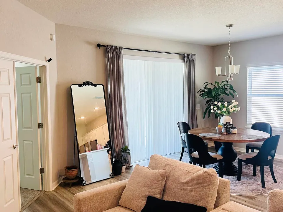 1444 Fleur Dr