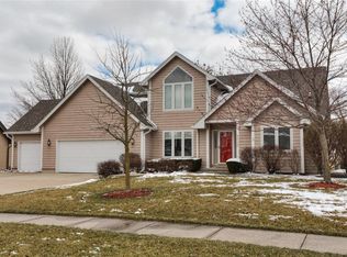13922 Hawthorn Dr, Clive, IA 50325