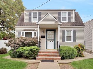 768 8th St, Secaucus, NJ 07094