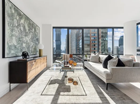 155 Bay Street image 7 of 29