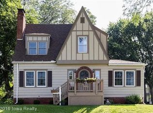 907 37th St, Des Moines, IA 50312