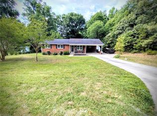 1003 Hillcrest Dr, Thomasville, NC 27360