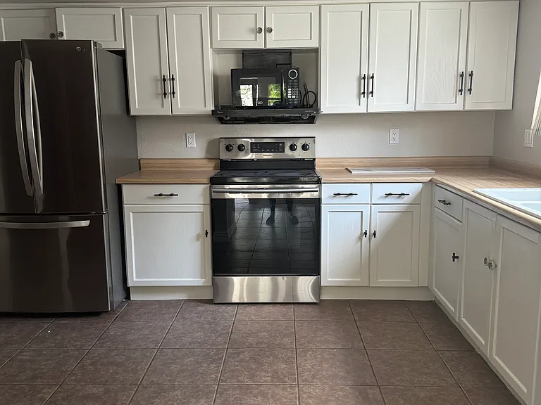 330 E Barbarita Ave — Photo 3