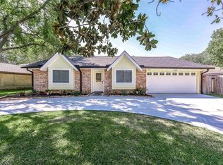 5102 Meadow Ln, Dickinson, TX 77539