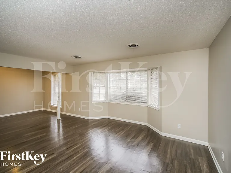 2901 Clarke Rd — Photo 3