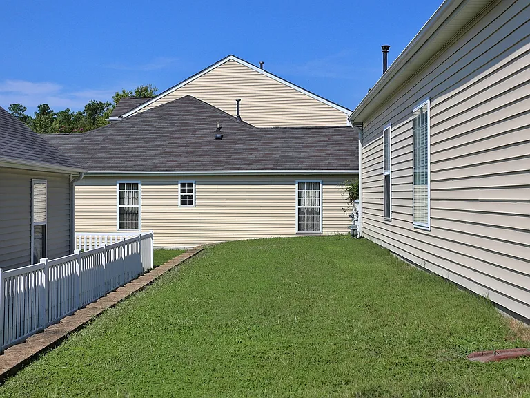 915 Cinnamon Dr — Photo 29