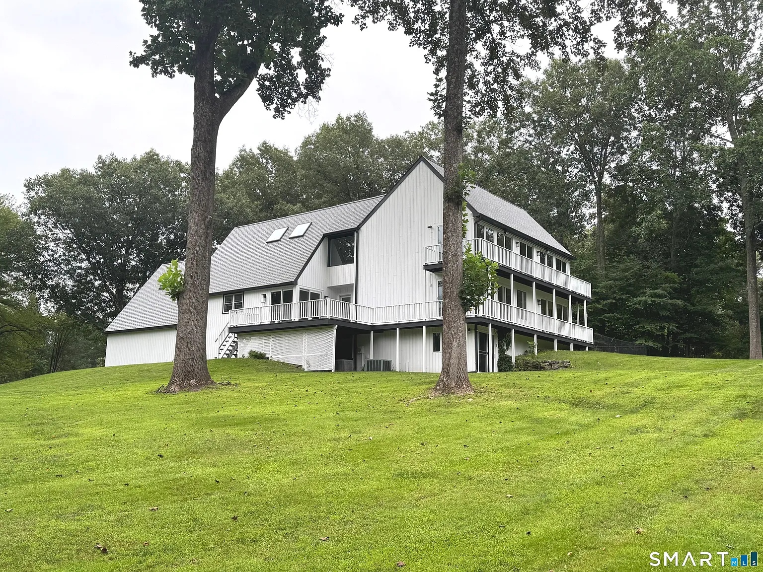 5 bed, 4.0 bath, 4577 sqft, $11,000 — Photo 1