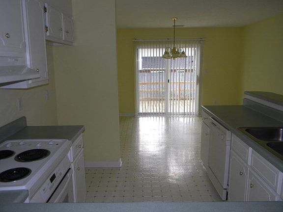 5th image of 4422 Summerlin Dr