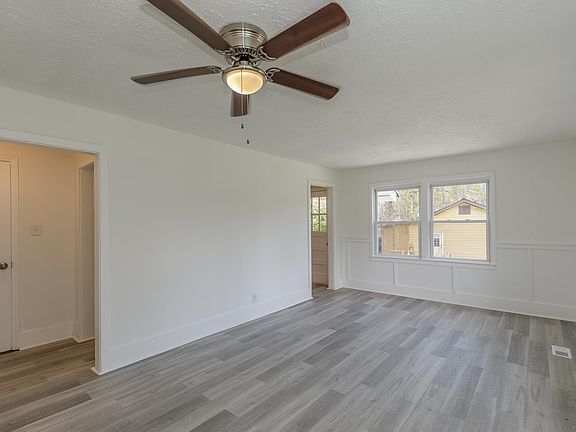 2nd image of 82 Rainbow Dr