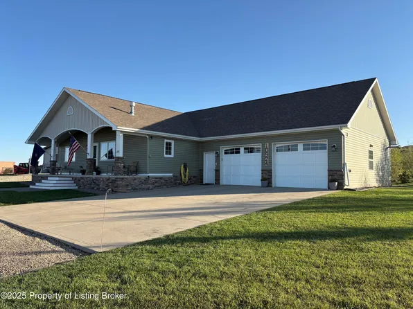 10924 38th St SW, Dickinson, ND 58601