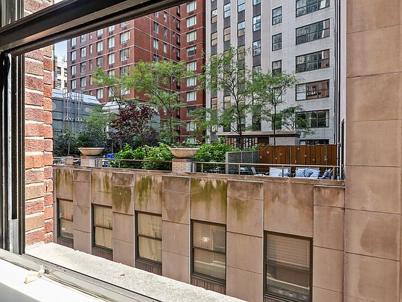 3rd image of 85 John St APT 9G