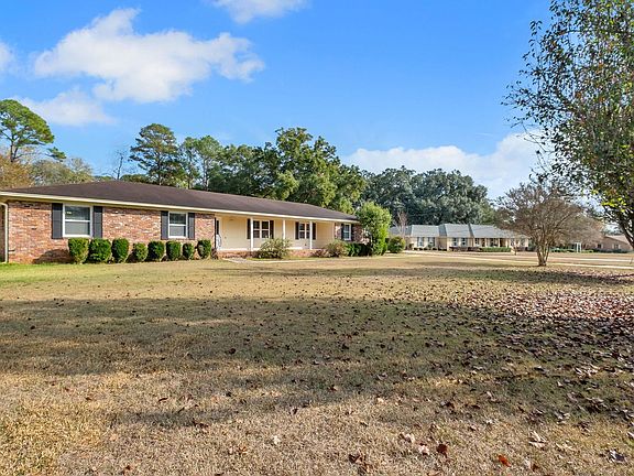 5th image of 2211 Bourgogne Dr