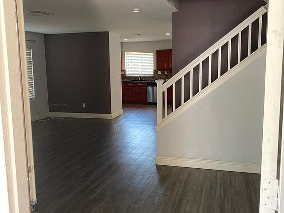 3rd image of 444 Glenbriar Cir