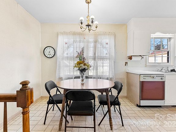5th image of 5545 Elsinore Pl