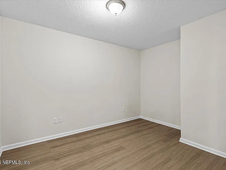 8206 Halls Hammock Ct — Photo 22