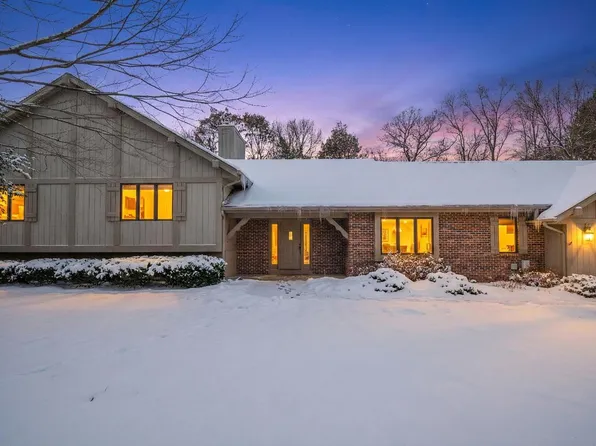 279 High Forest DRIVE, Cedarburg, WI 53012