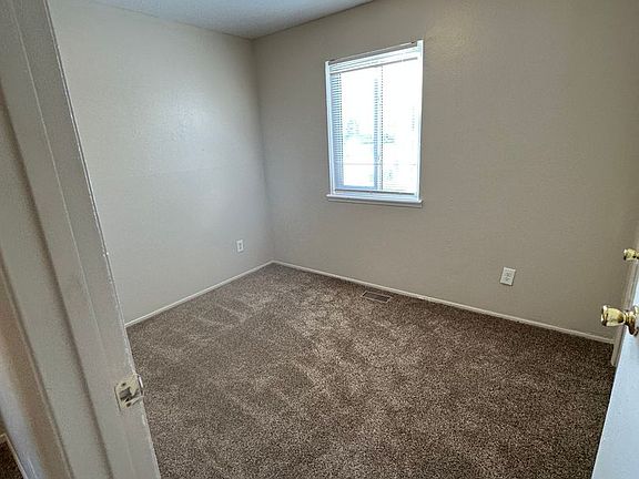 4th image of 1221 W Breckenridge Dr #9