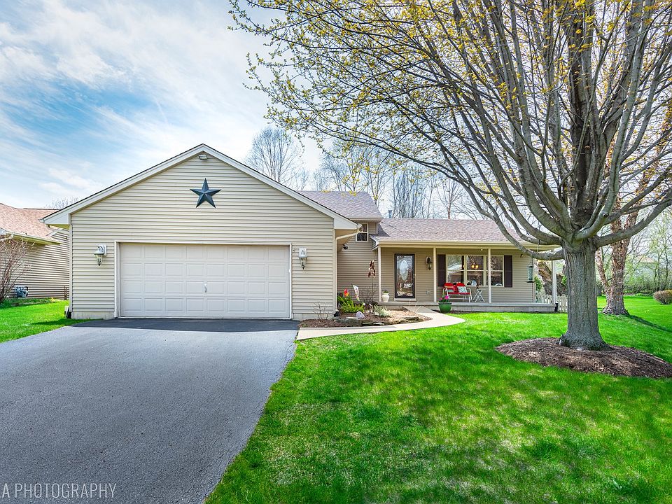 Great curb appeal.  Well maintained home in a great neighborhood.