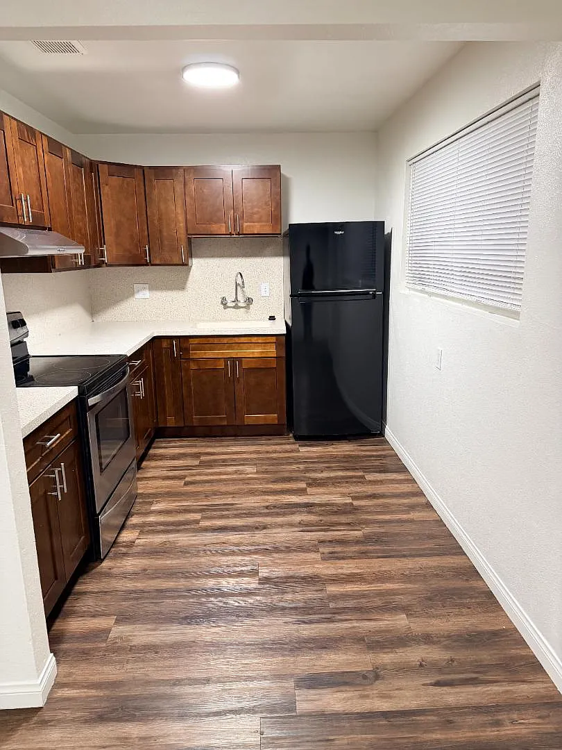 1881 Loma Vista St - 8 — Photo 1