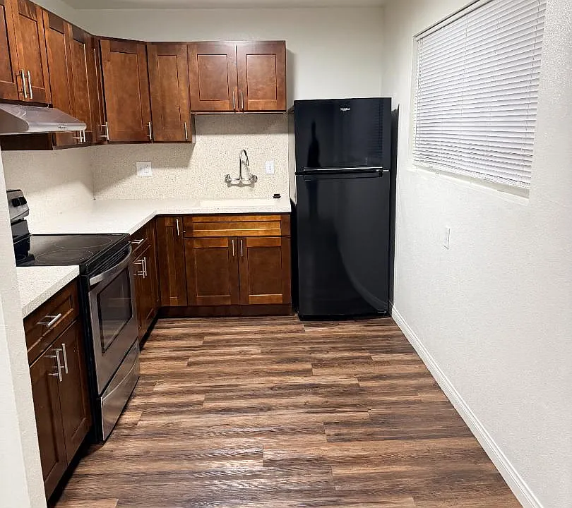 1881 Loma Vista St #8