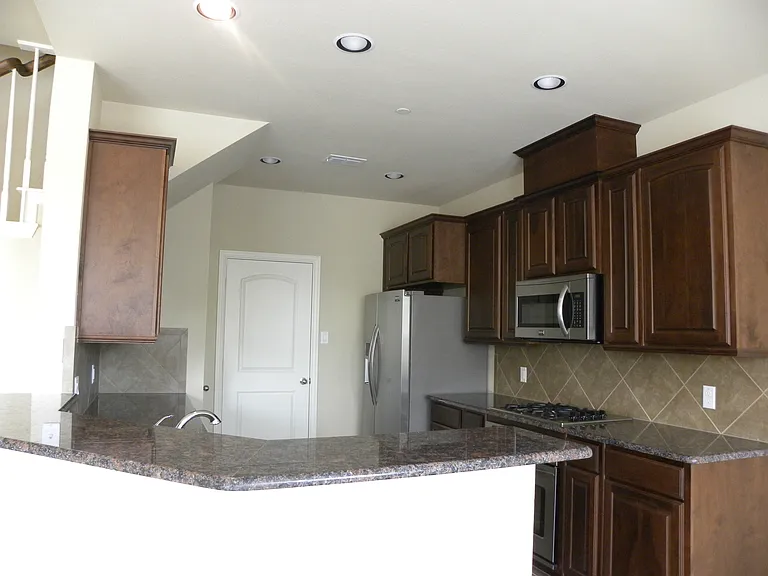 4664 Perthshire Ct — Photo 9