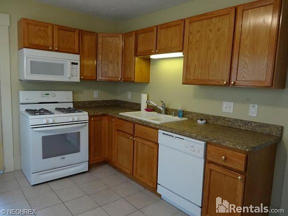 4th image of 21043 Westwood Dr
