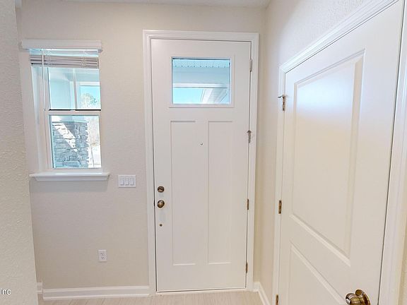 3rd image of 77 LOCHLOOSA Court