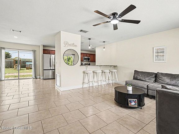 4th image of 2140 Fallon Blvd NE