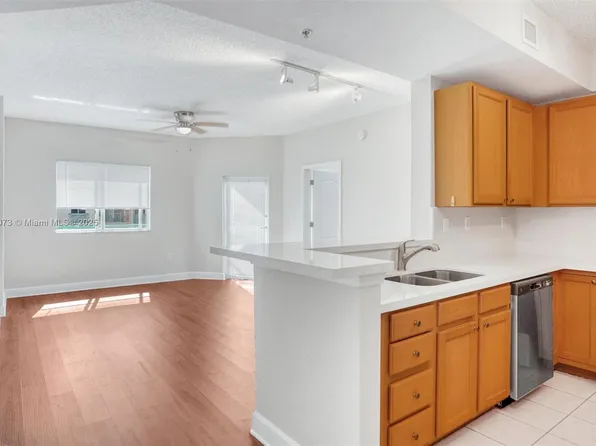 6001 SW 70th St APT 640, South Miami, FL 33143