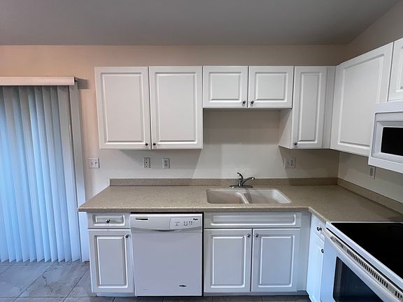 4th image of 4202 Arcadia Ave