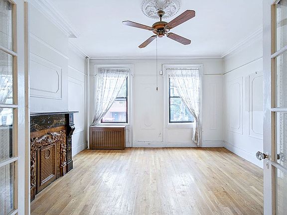 3rd image of 314 De Graw St Unit Townhouse 1